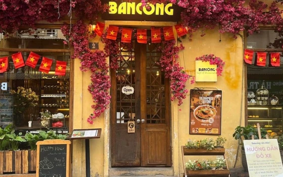 Ban công Cafe